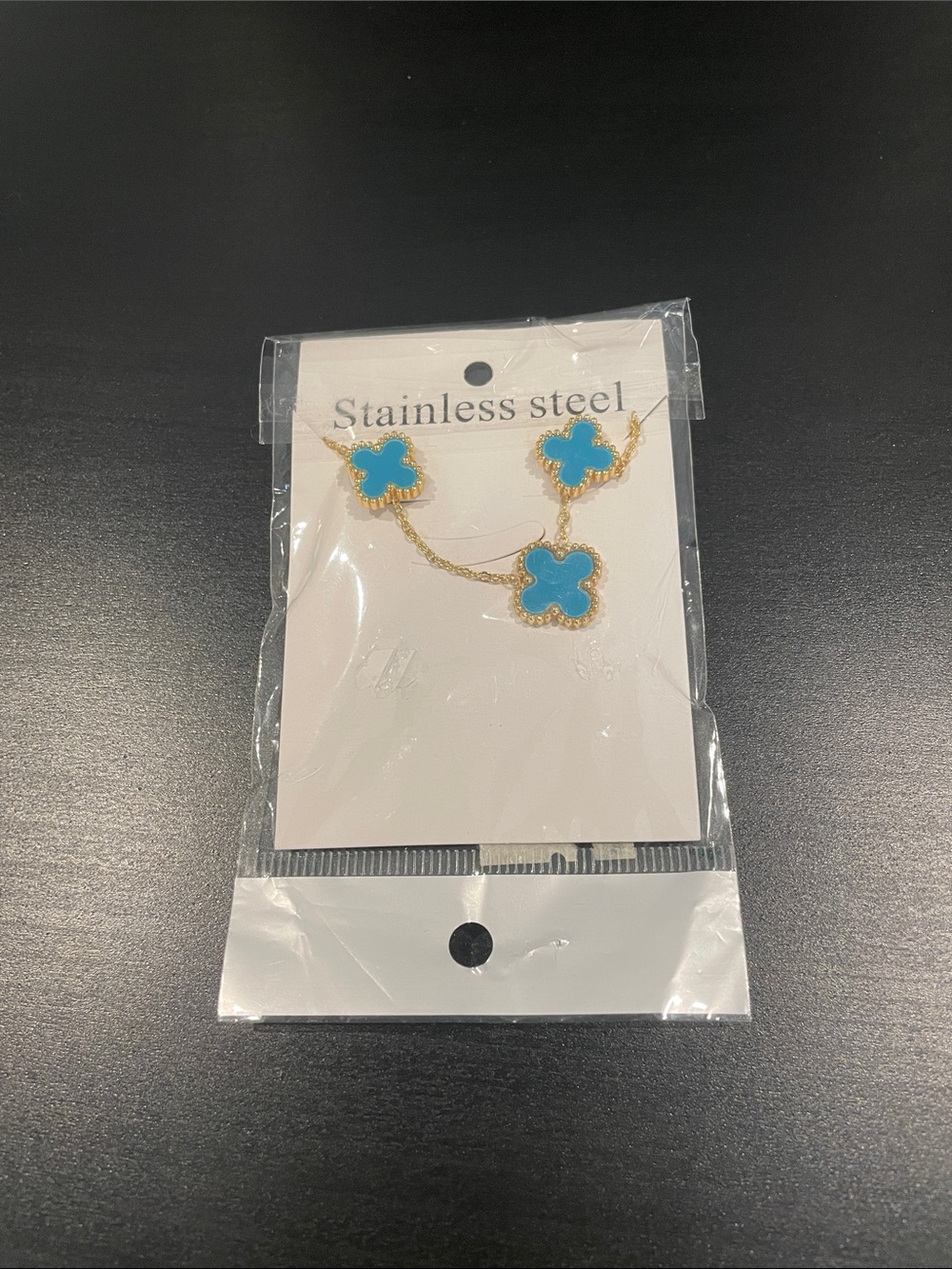 Juego de collar y aretes en Oro laminado